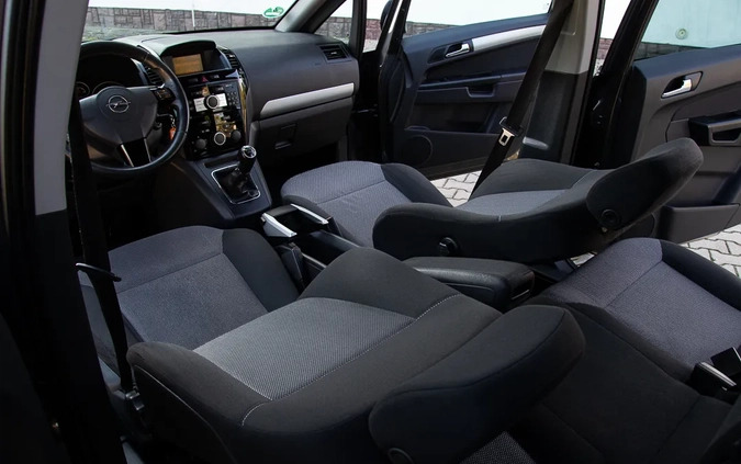 Opel Zafira cena 20900 przebieg: 220000, rok produkcji 2010 z Golub-Dobrzyń małe 781